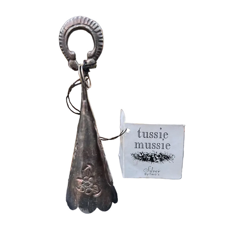 Small Silver Etched Tussie Mussie Holder