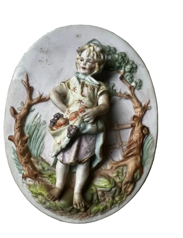 English Style Small Ceramic 3d Wall Hanging of a Boy