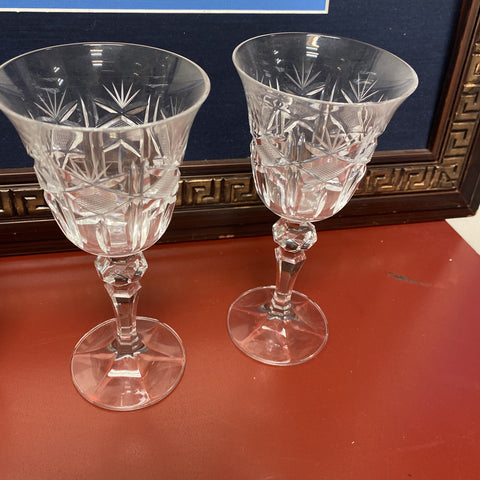 https://fighousevintage.com/cdn/shop/products/1980s-french-crystal-decanter-and-glasses-set-of-5-2497_large.jpg?v=1606162723